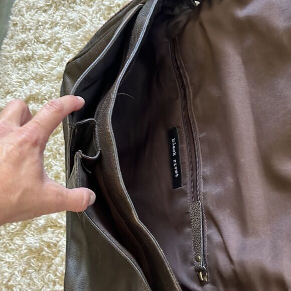 Black Rivet Leather Cross Body Messenger Laptop Bag Distressed Adjustable Strap - Picture 10 of 16